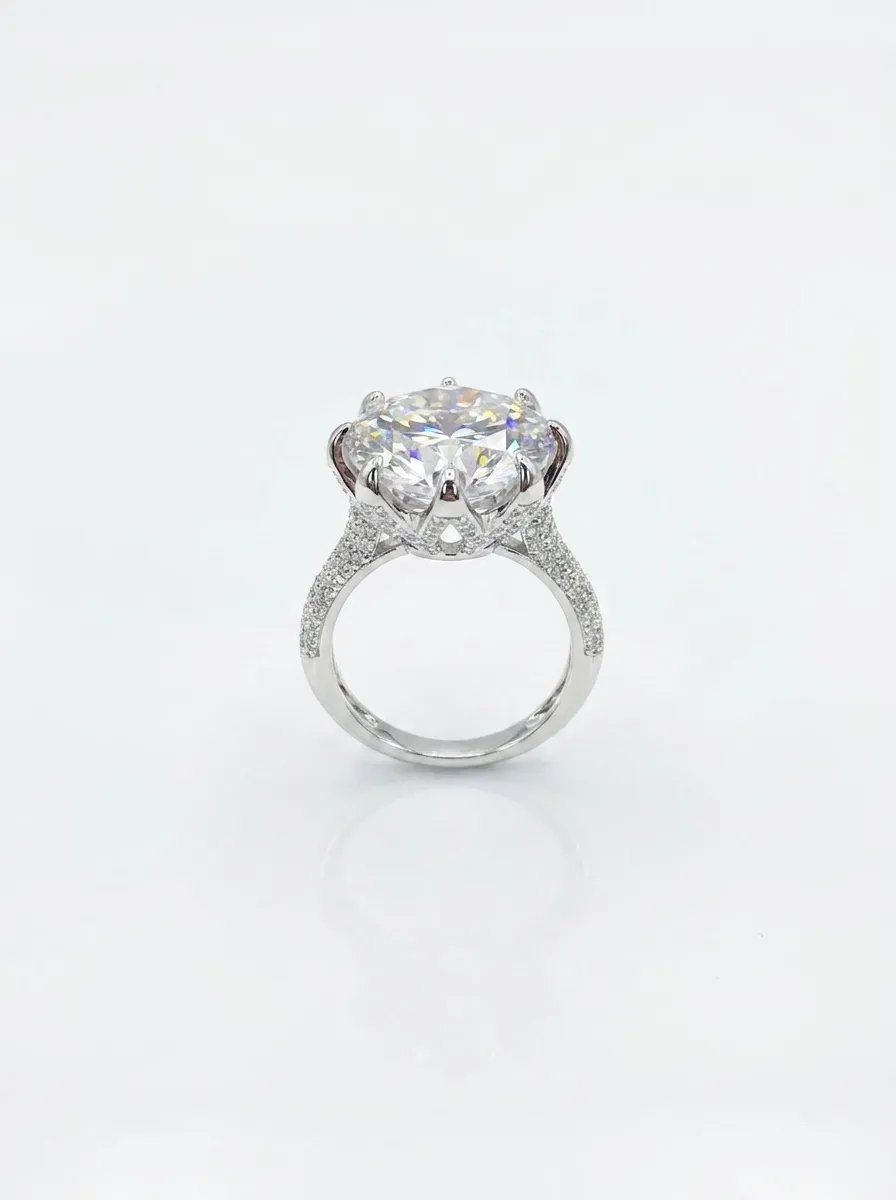 S925 Silver Crown 10 Carat Moissanite Ring detail 1
