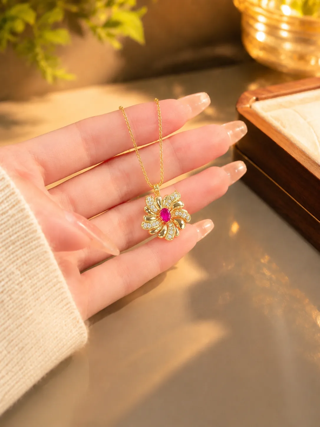 s925 gold-plated flower ruby zircon necklace detail 1
