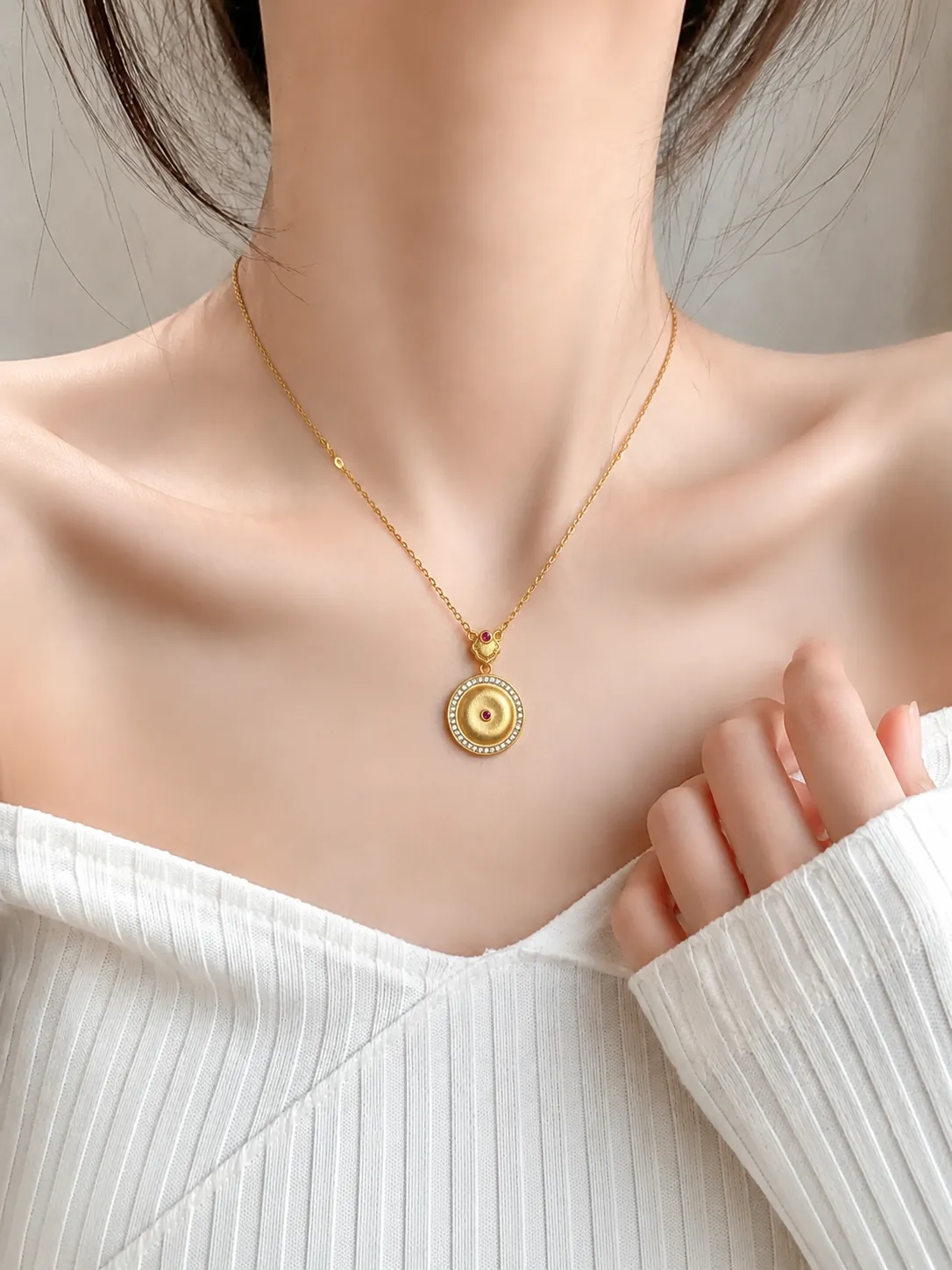 S925 Vintage Gold Round Gemstone Necklace detail 2