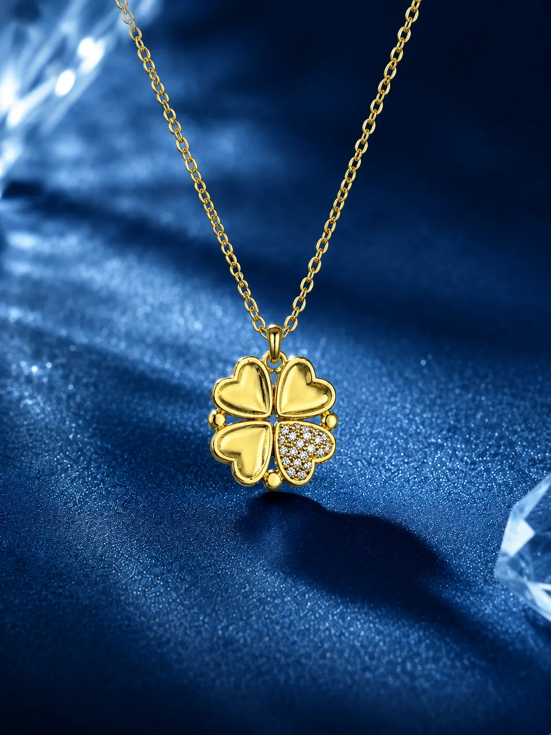 Four-Leaf Heart-Shaped Diamond-Studded Western Steel Clavicle Necklace detail 2
