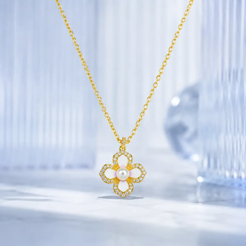 925 Silver Light Luxury Gold-Plated Four-Leaf Freshwater Pearl Necklace detail 2