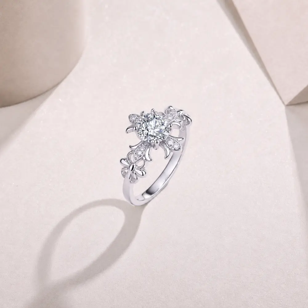 S925 Silver 0.8ct Moissanite Crown Open Ring detail 1