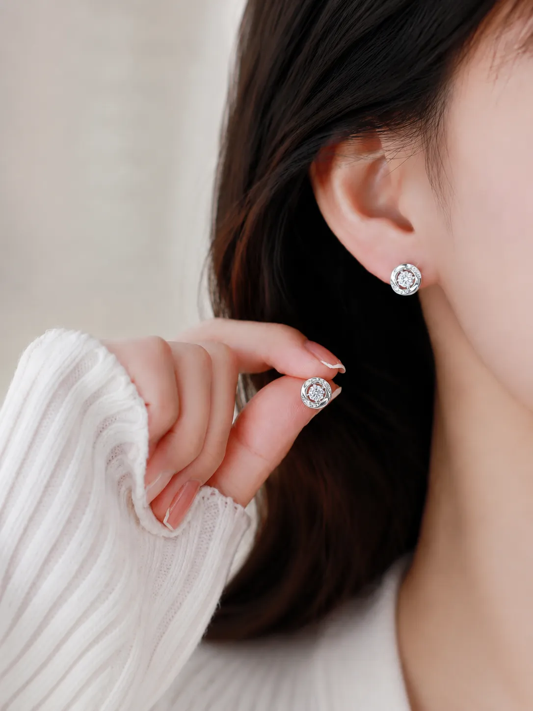 925 Silver Inlaid Vortex Moissanite Halo Stud Earrings detail 1