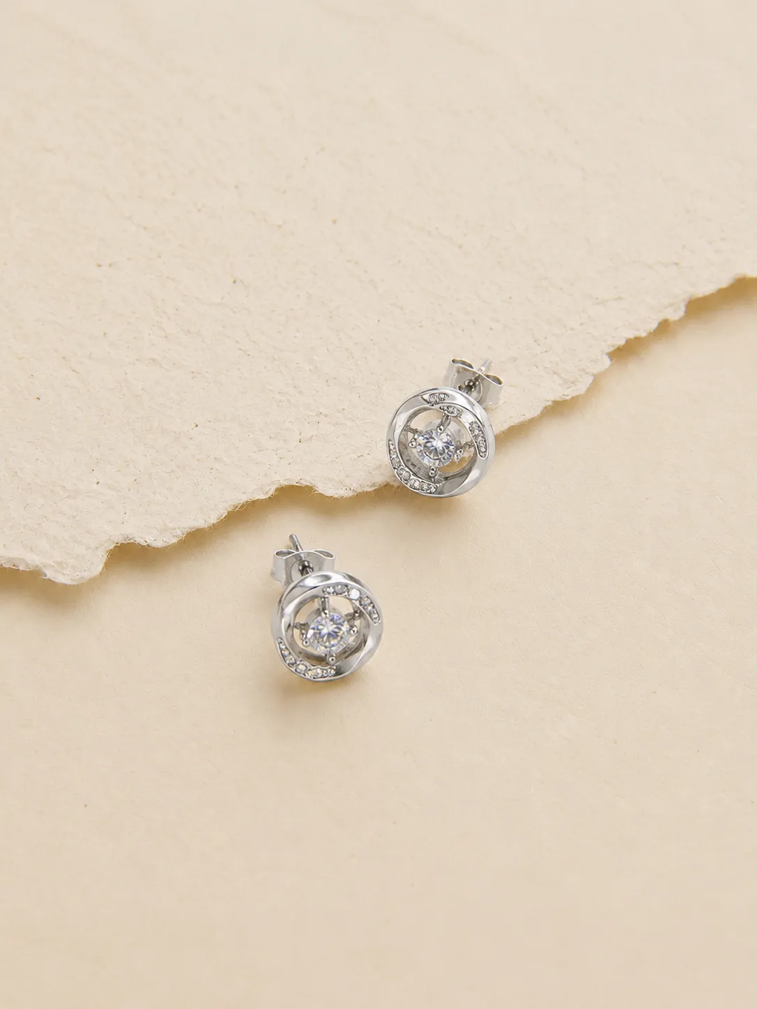 925 Silver Inlaid Vortex Moissanite Halo Stud Earrings detail 2