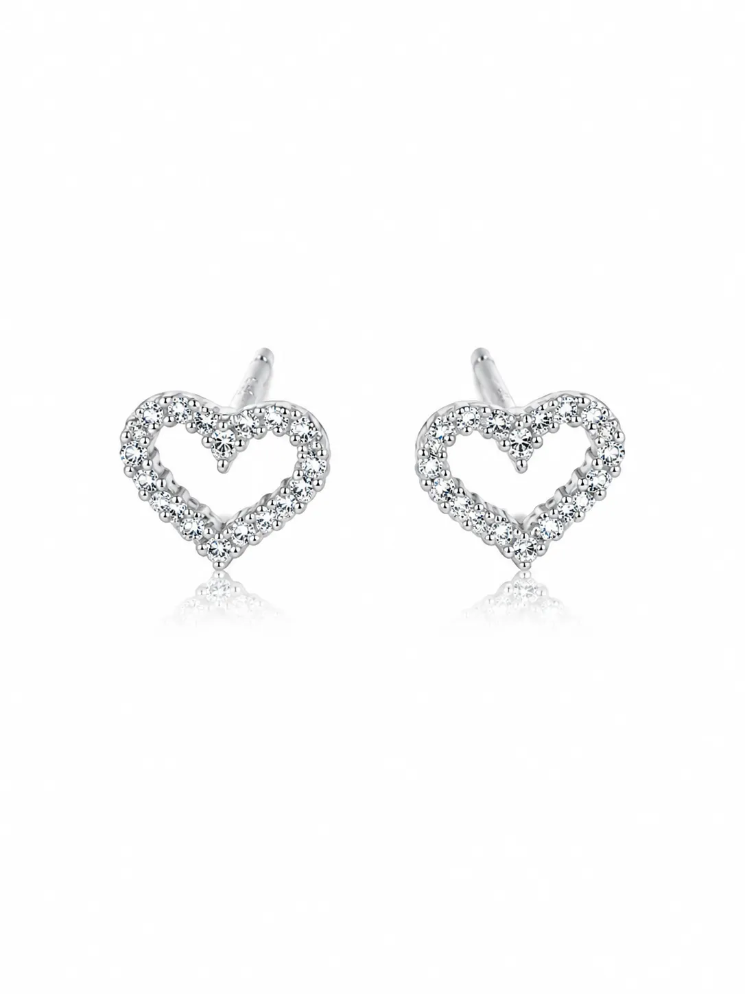925 Exquisite Sterling Silver Heart-Shaped Moissanite Stud Earrings
