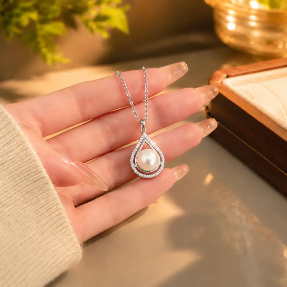 S925 Silver Teardrop Pearl Necklace detail 2