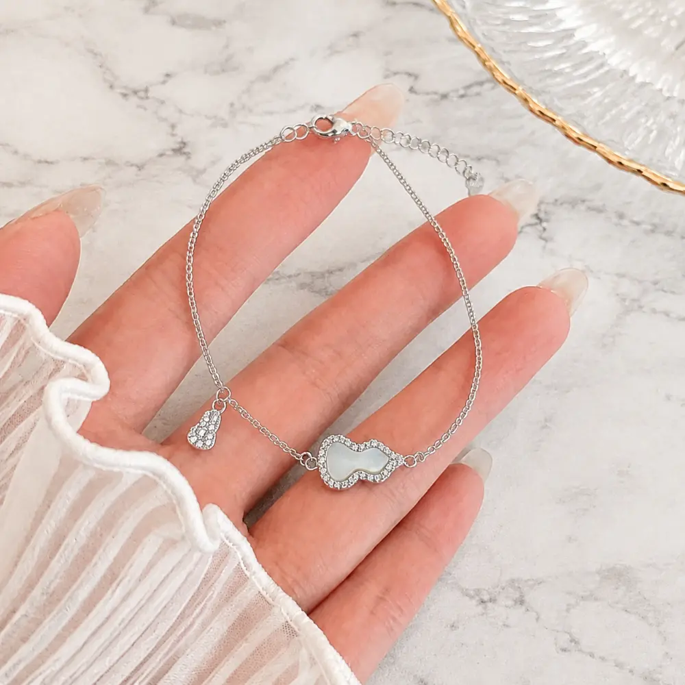 Minimalist 925 Silver Mother-of-Pearl Gourd Diamond Bracelet detail 1