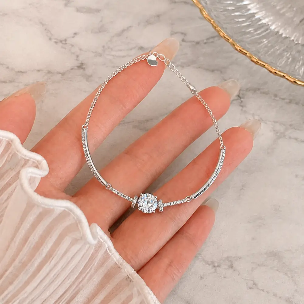 Minimalist 925 Silver Bracelet with Round Inlay for a Premium Look detail 1