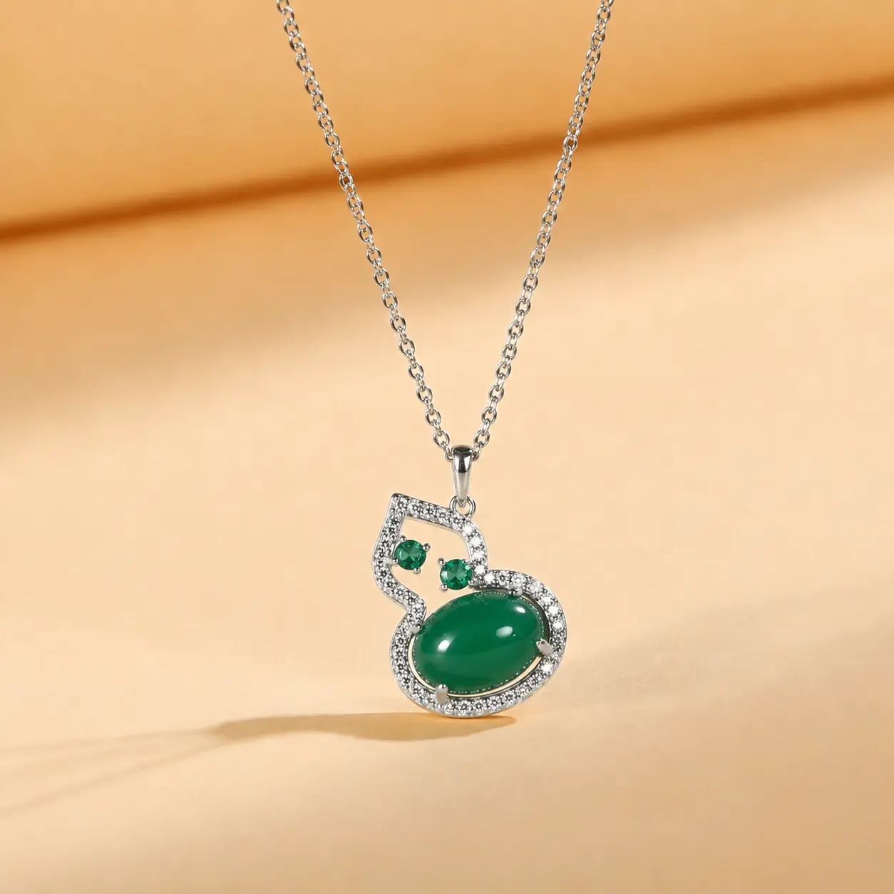 Silver Inlaid Green Chalcedony Smooth Pendant Necklace detail 2