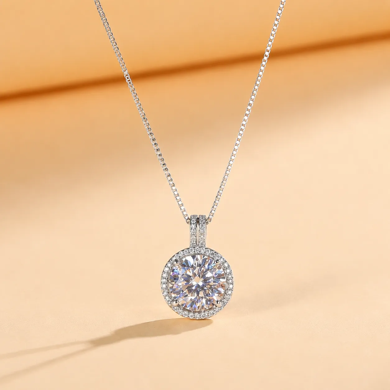 Silver round glow pendant 5-carat necklace detail 2
