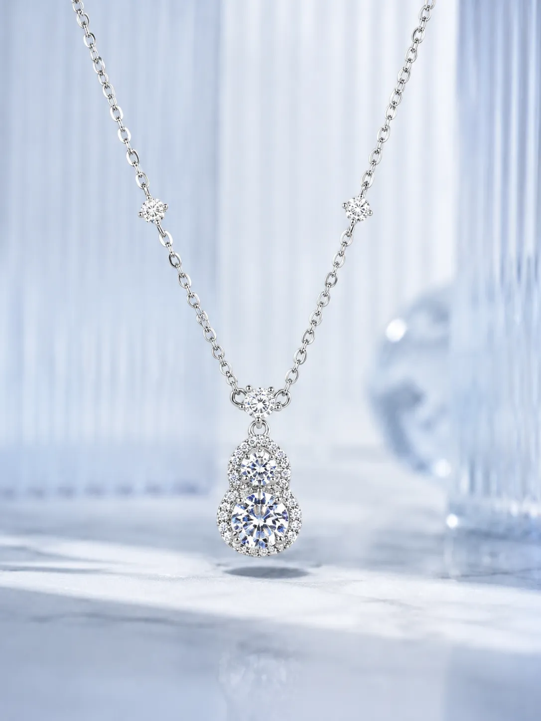 925 Silver Pendant Necklace with Cubic Zirconia and Freshwater Pearls detail 2