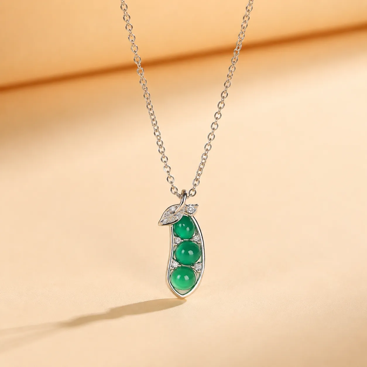 925 Silver Necklace with Pea Pod Green Chalcedony detail 2