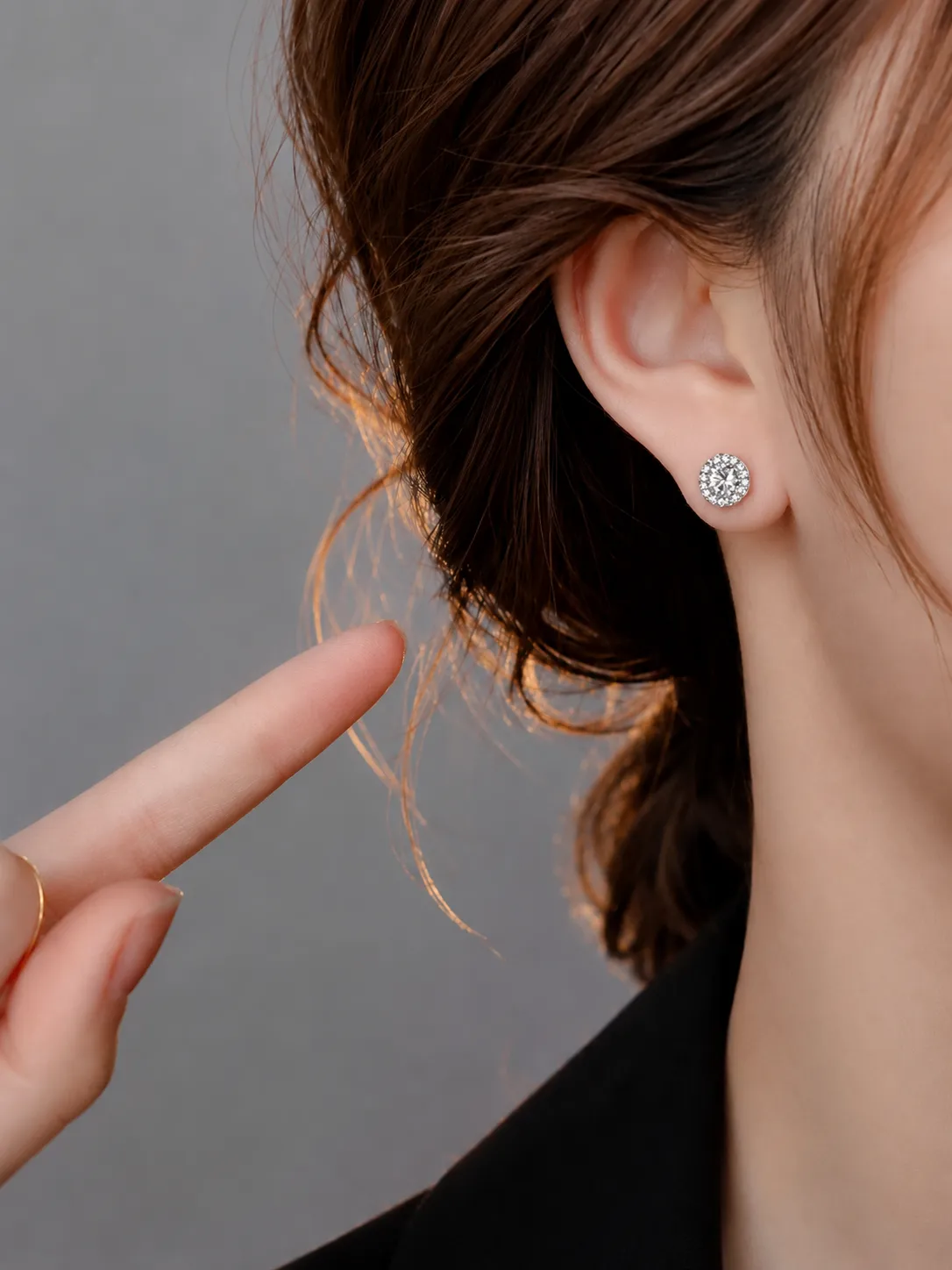 Micro-paved round zircon silver earrings detail 2