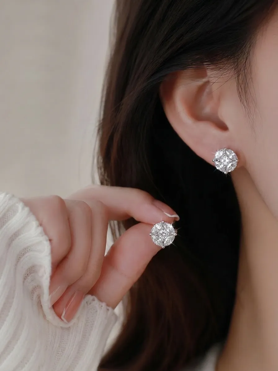 S925 Silver Four-Claw Moissanite Round Stud Earrings detail 2