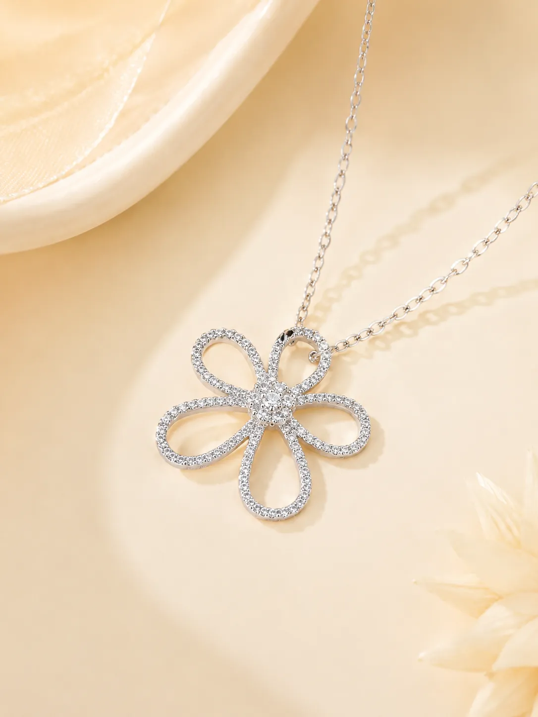 925 Silver Flower Diamond Necklace detail 1