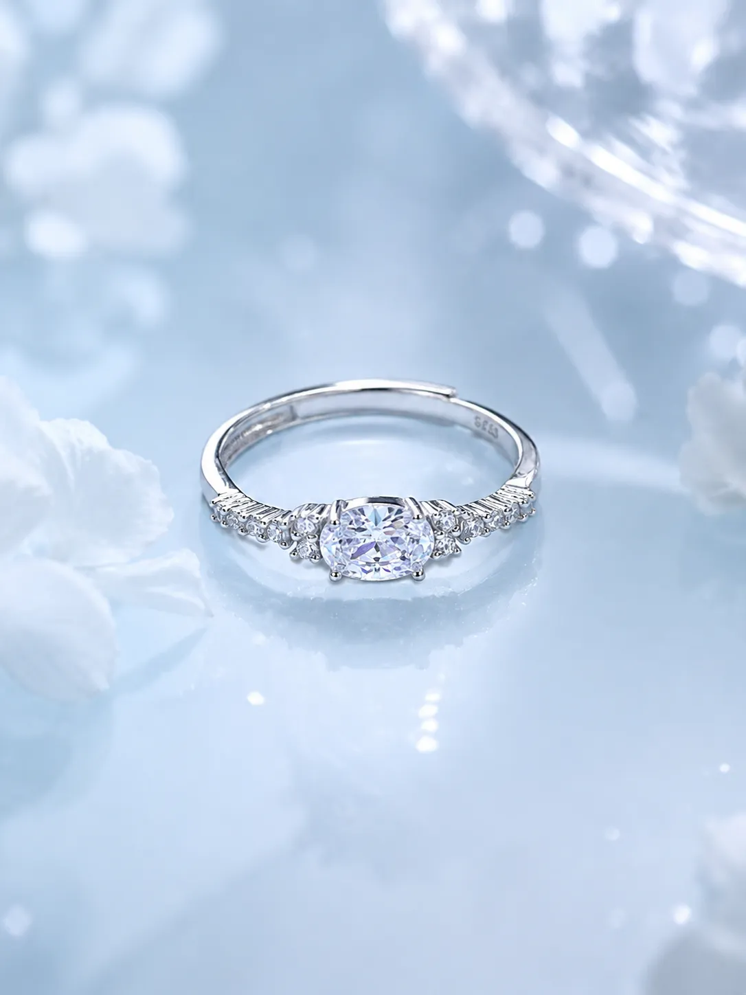 925 Silver Round Center Stone Diamond Ring detail 1