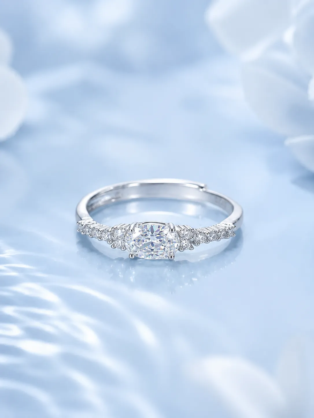 925 Silver Round Center Stone Diamond Ring detail 2