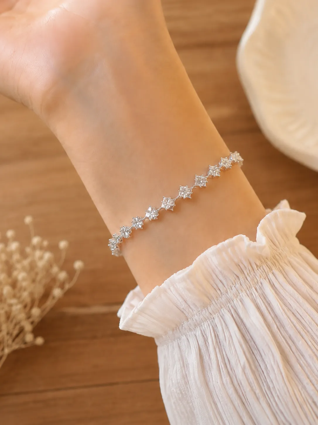 925 Silver Eight-Pointed Star Zircon Bracelet detail 2