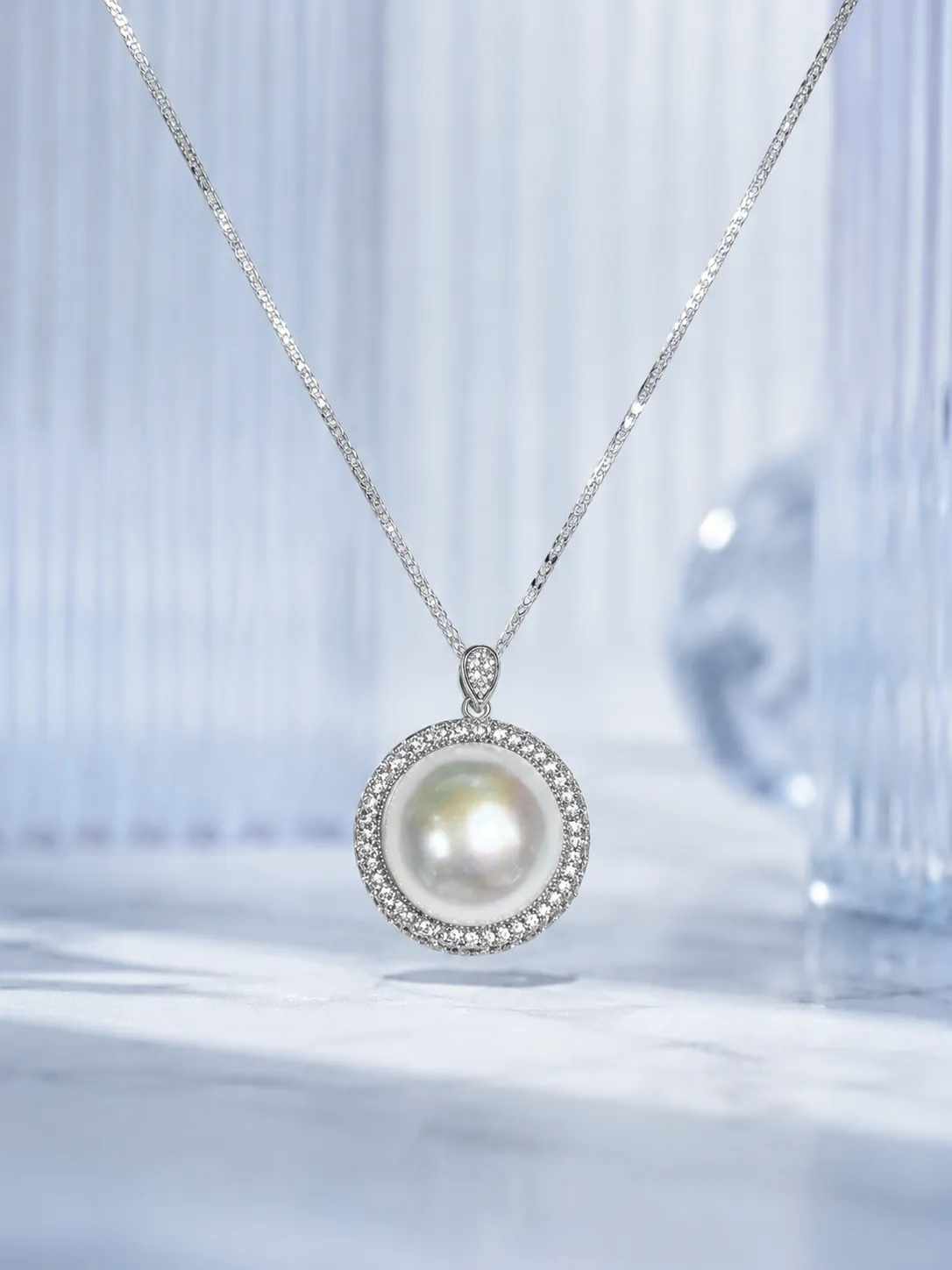 S925 Silver Diamond-Studded Freshwater Pearl Round Necklace detail 1