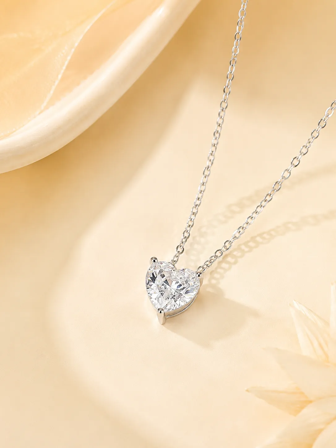 925 Silver Heart-Shaped Snowflake Cut Zircon Necklace Choker detail 1
