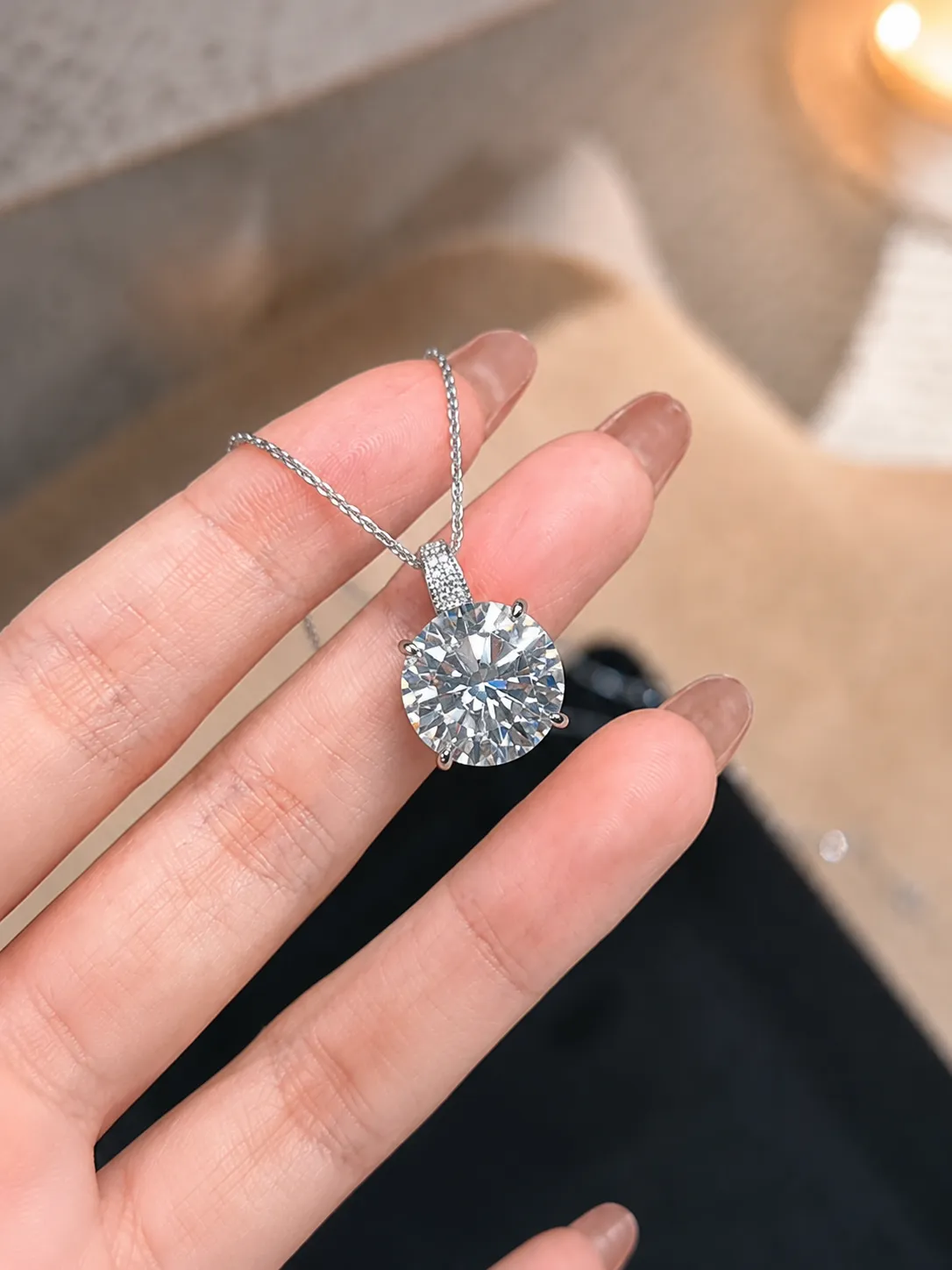 S925 Silver 15 Carat Moissanite Pendant detail 1