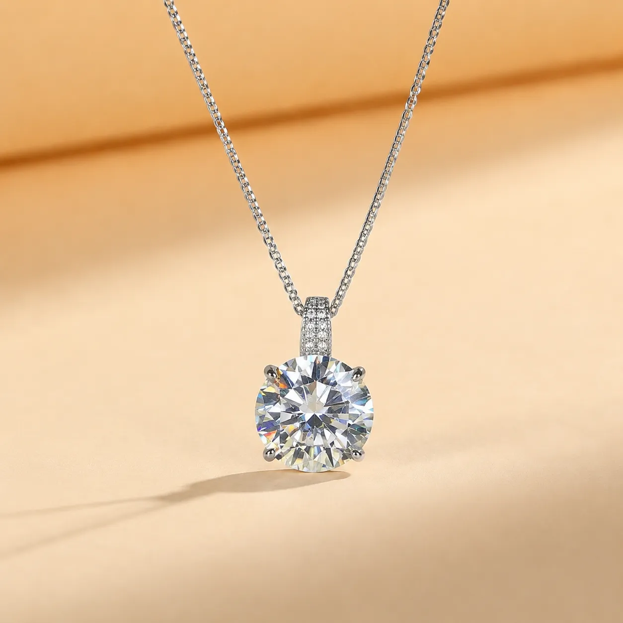 S925 Silver 15 Carat Moissanite Pendant detail 2