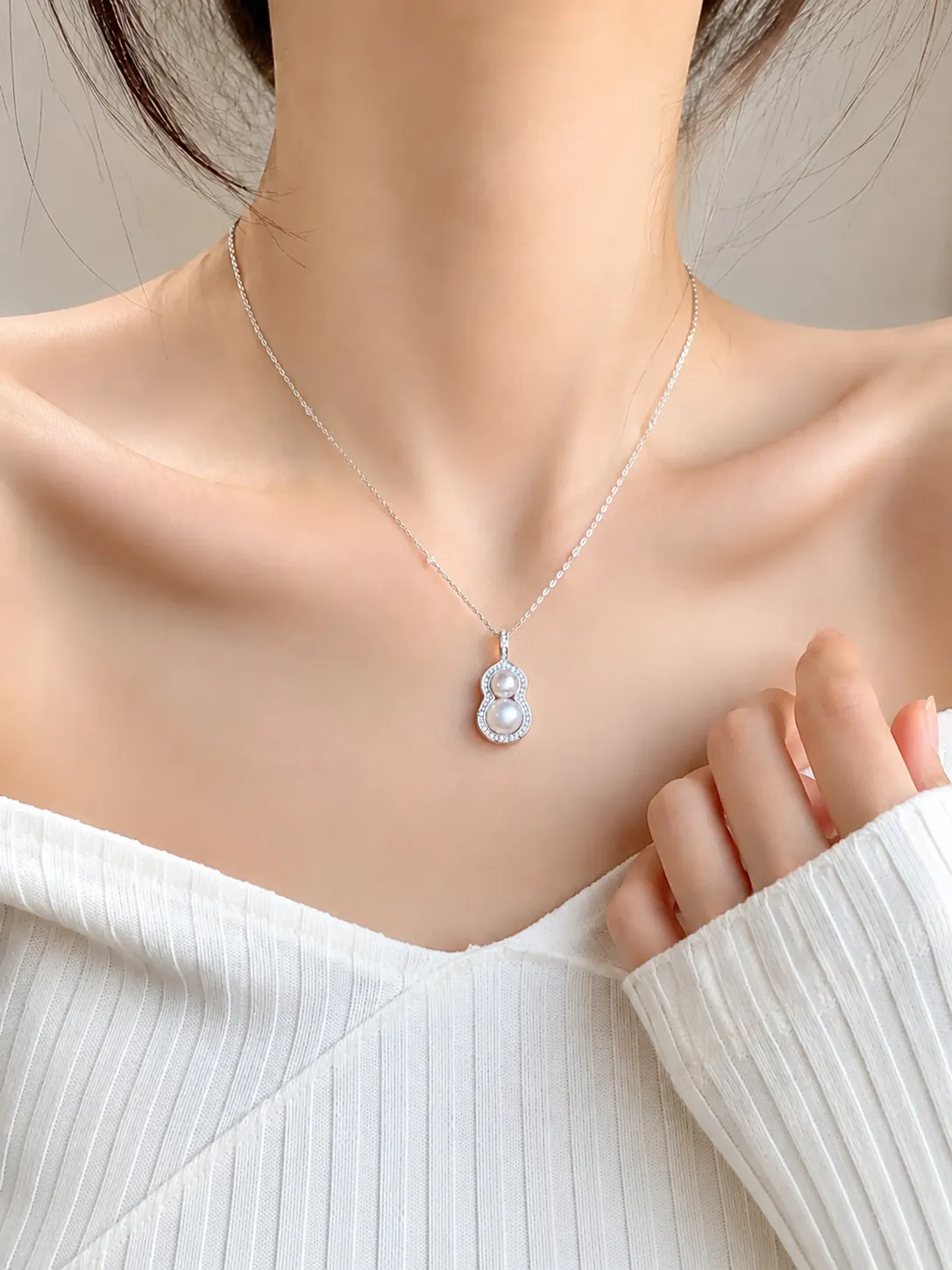 S925 silver necklace with double pearl glossy freshwater pearls detail 2
