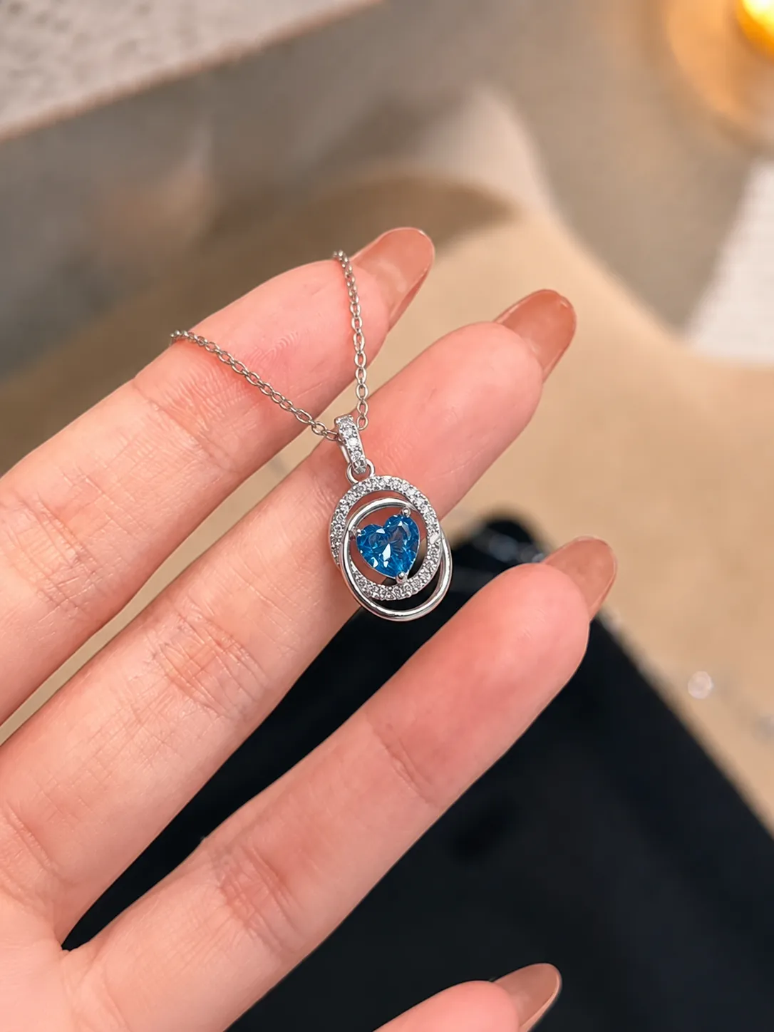 S925 Silver Sapphire Frosted Heart-Cut Necklace detail 1