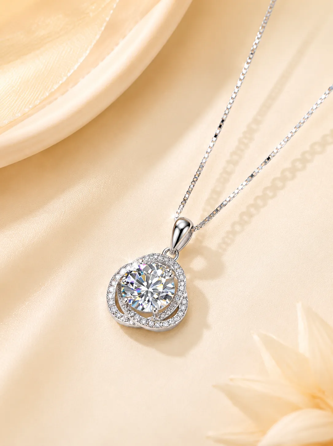 S925 Silver Delicate Round 1 Carat Moissanite Necklace detail 1