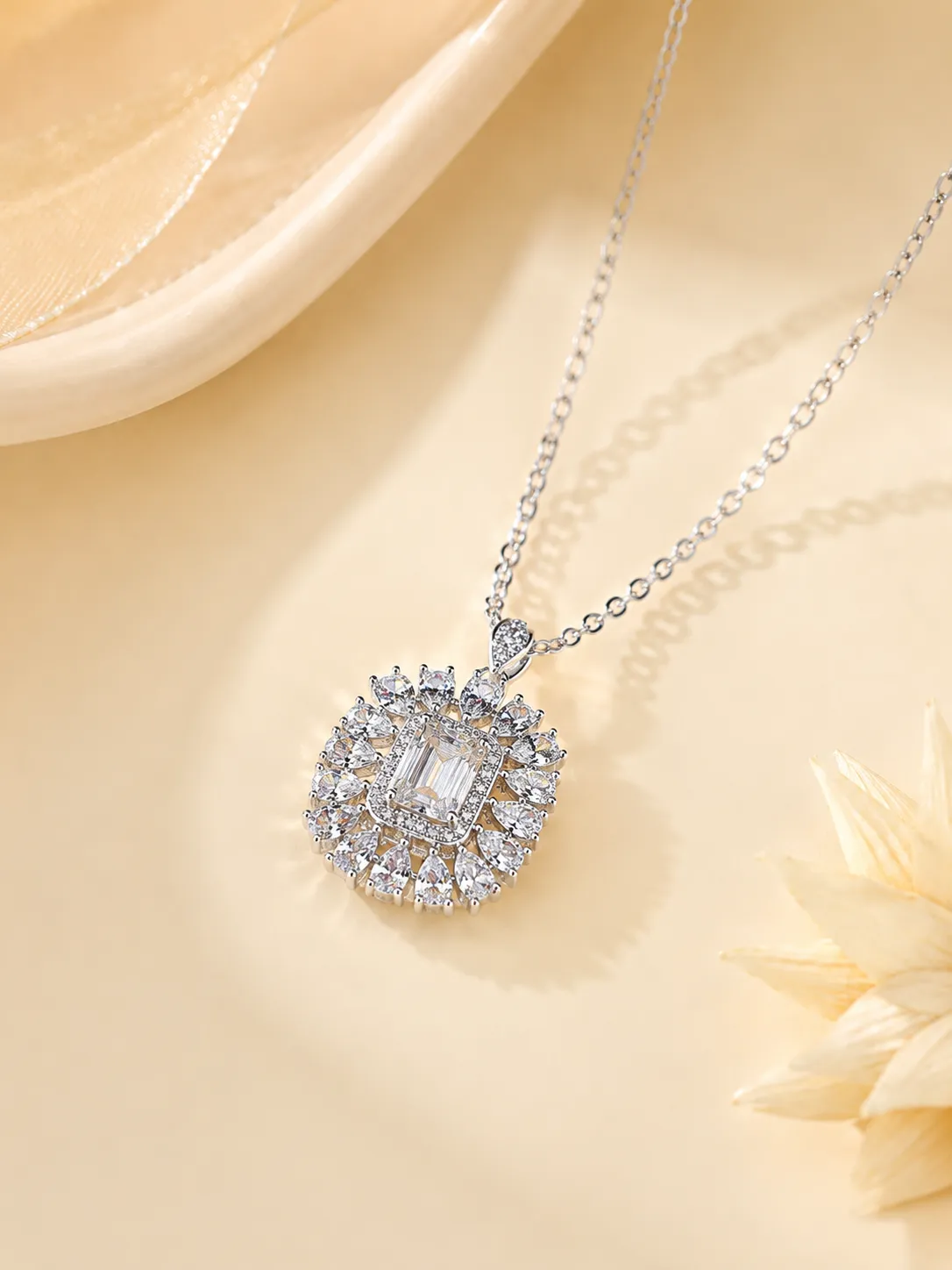 925 Silver Necklace with Waterdrop Surrounding Square Cubic Zirconia detail 1