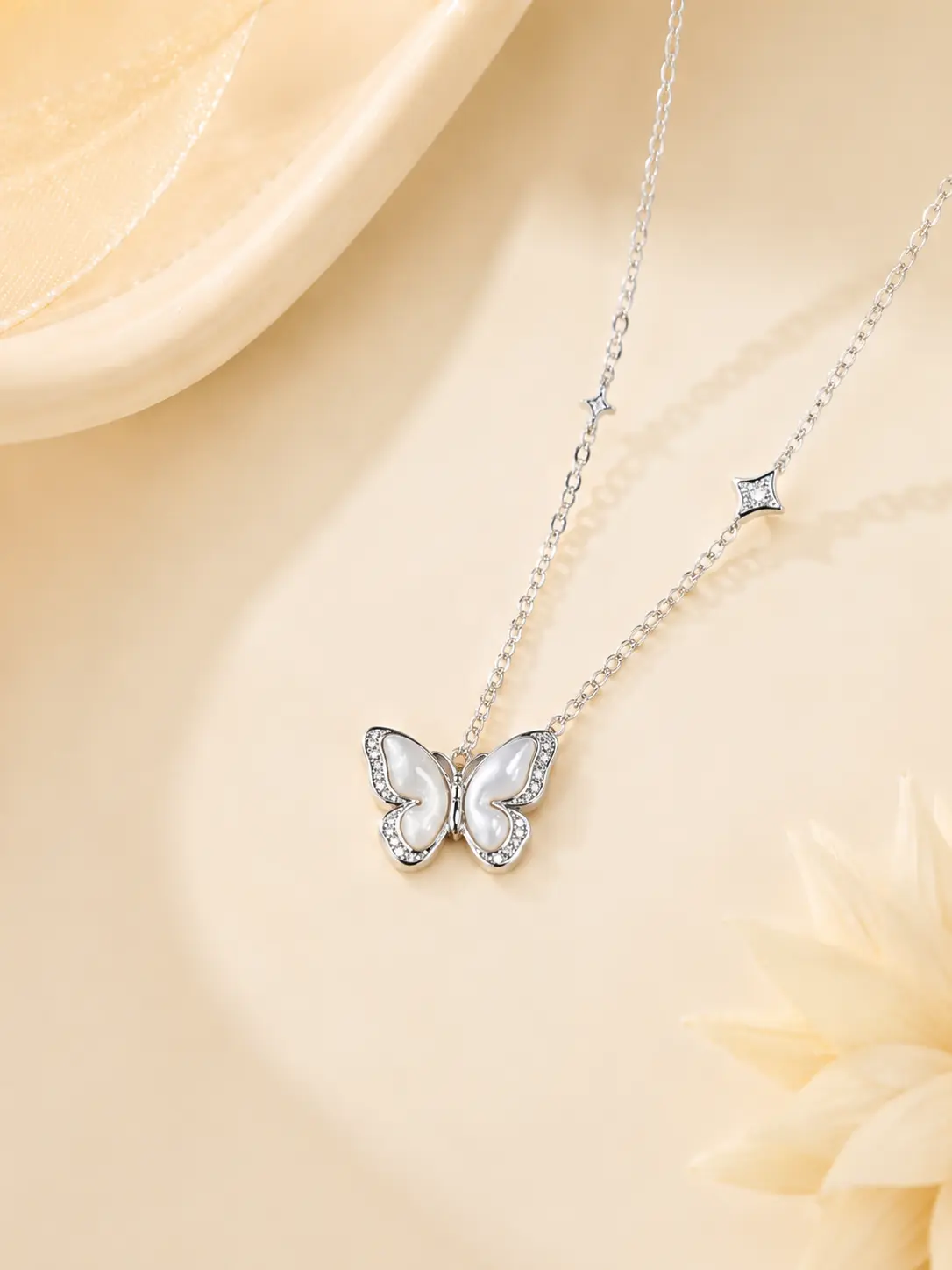S925 Silver Butterfly Mother-of-Pearl Necklace detail 1