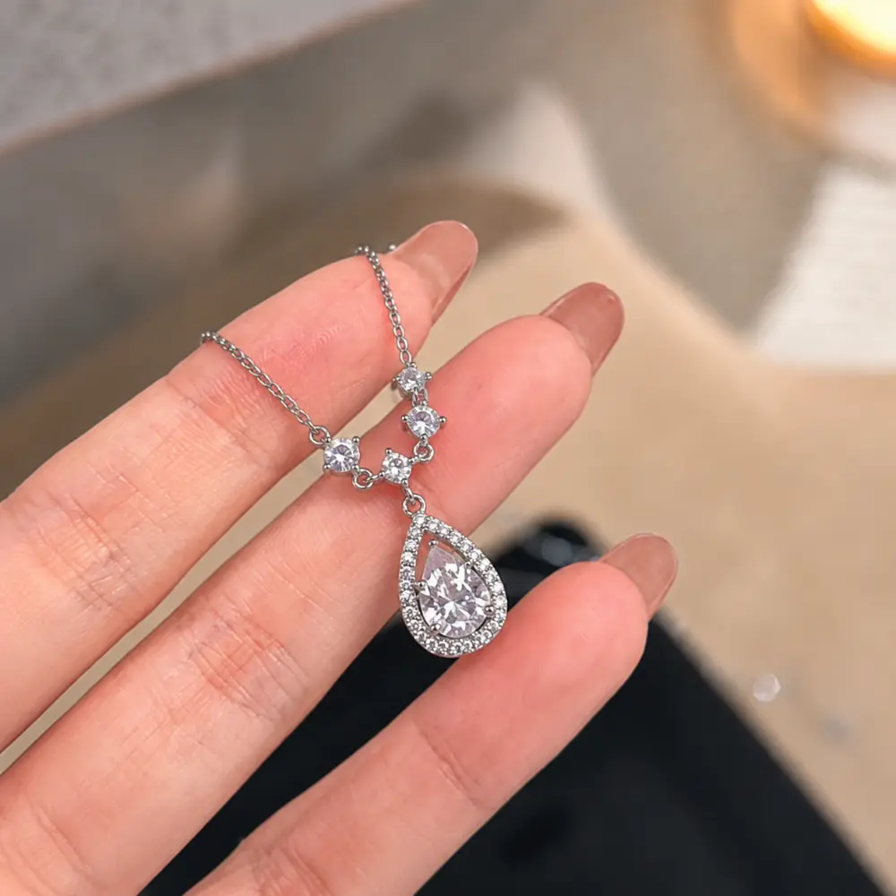 S925 Silver Water Drop Moissanite Diamond Necklace detail 2
