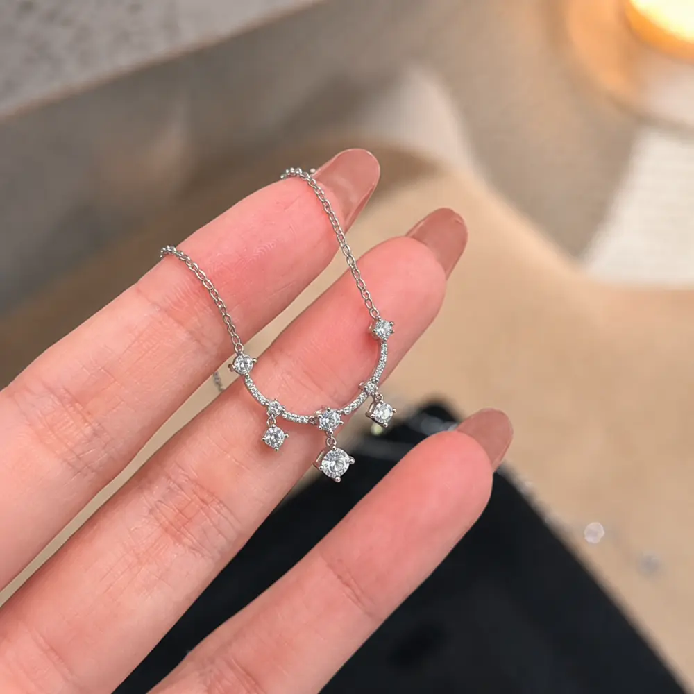 Light Luxury Curved Moissanite Pendant Necklace detail 1