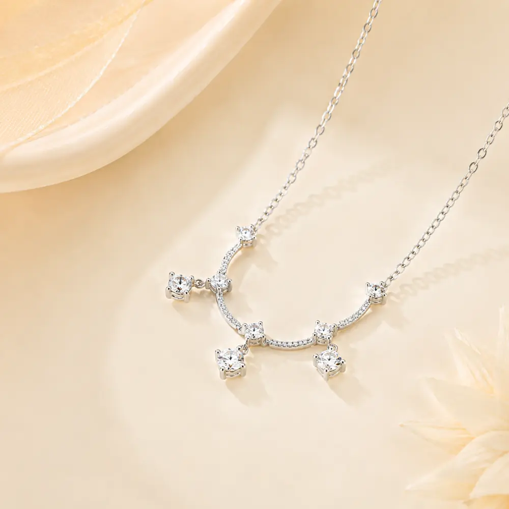 Light Luxury Curved Moissanite Pendant Necklace detail 2