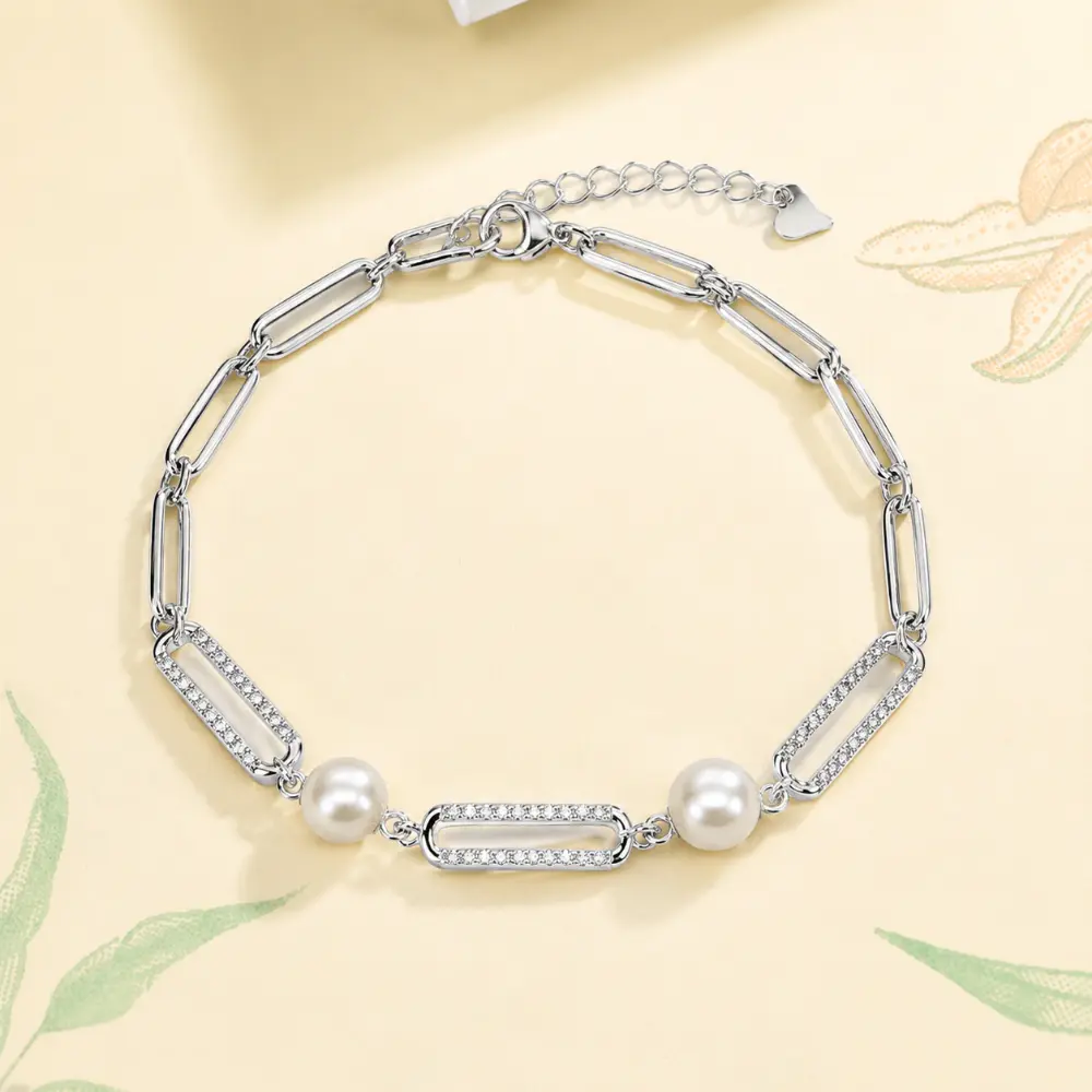 Pearl and diamond-studded silver chain bracelet, adjustable detail 1