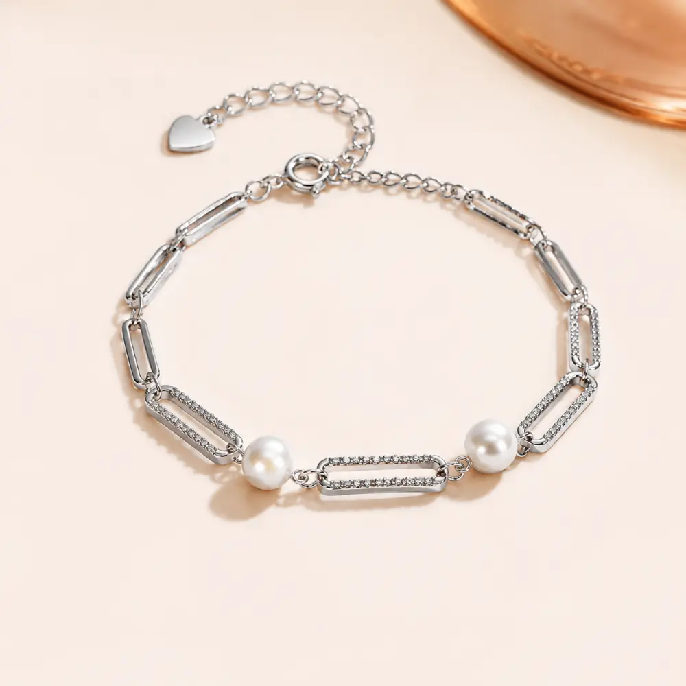 Pearl and diamond-studded silver chain bracelet, adjustable detail 2