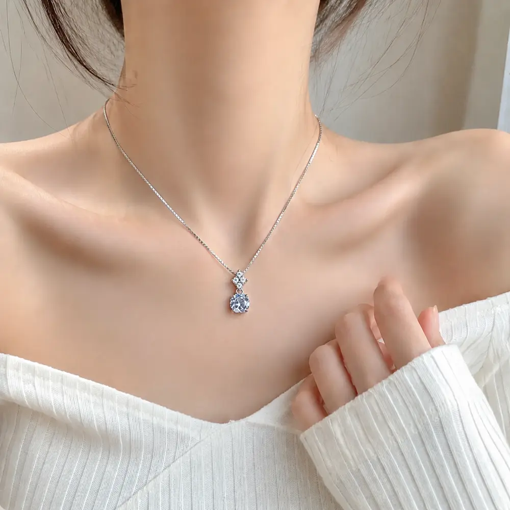 Blue Crystal Diamond Inlaid Pendant Necklace detail 2